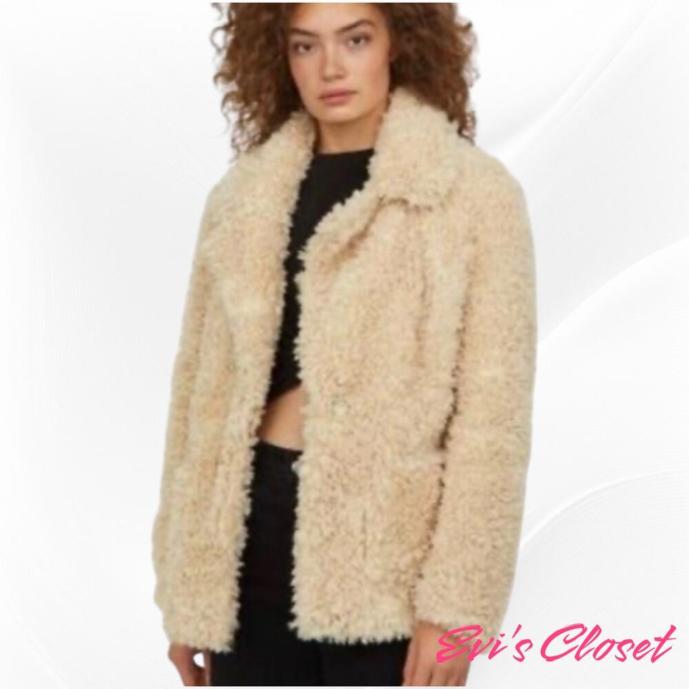 H&M Women's Jacket Sz L Faux FurTeddy Bear Off White Snap Button.